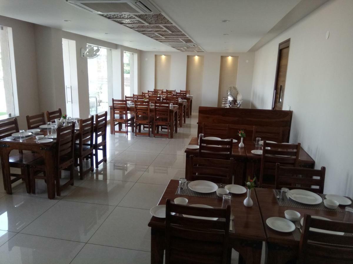 Hotel The Lighthouse Джайпур Екстериор снимка
